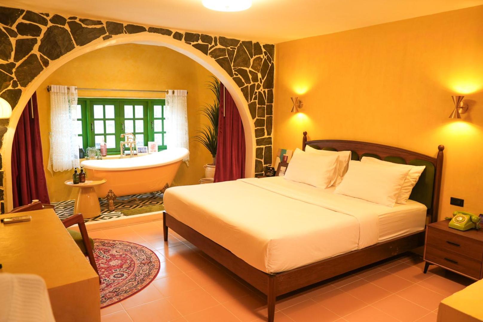 The Castello Resort Ko Lan Esterno foto